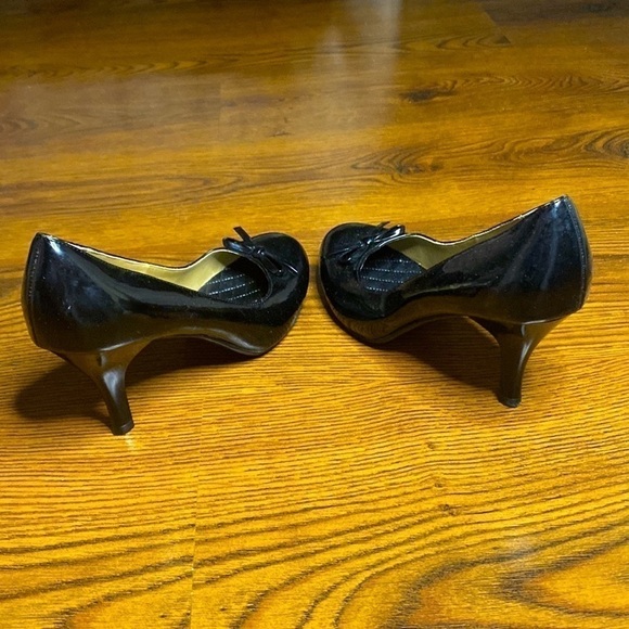 🌷 Candie’s 🌷 Black Patent Heel Bow Tie Pumps - Picture 5 of 8
